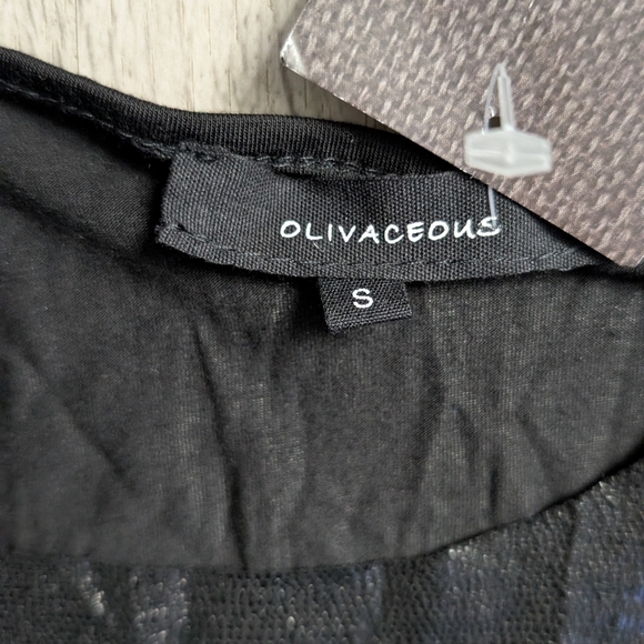 Olivaceous Shimmering Black Sleeveless Blouse - Picture 2 of 2